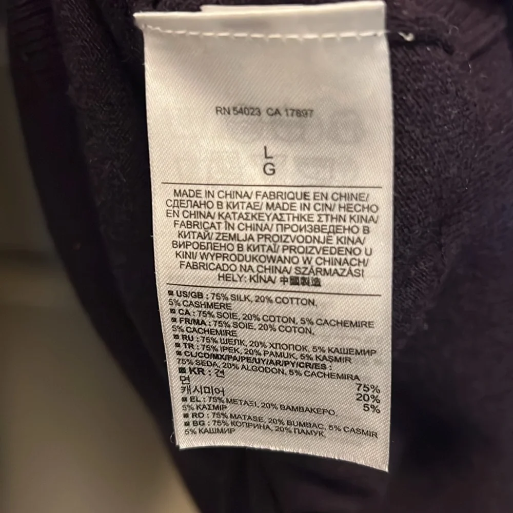 Banana Republic men’s Sz L silk blend V-Neck Sweater Purple Classic office work
